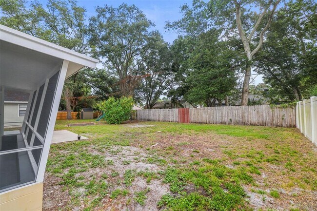 Building Photo - 2955 Bay View Dr