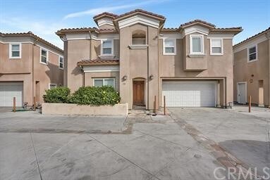 Building Photo - 606 E Orangewood Ave