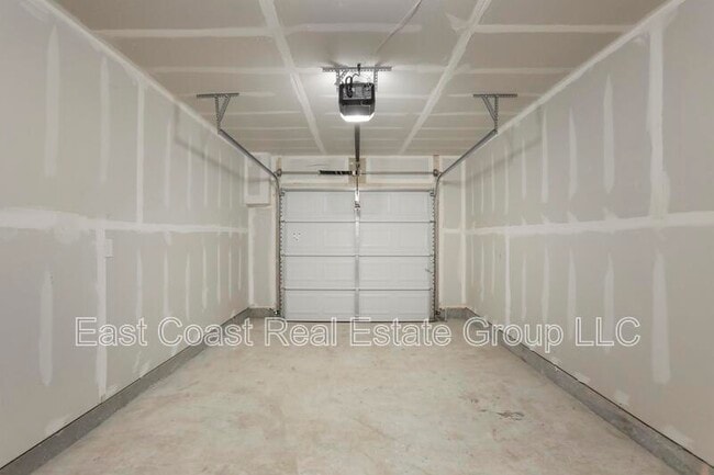 Building Photo - 413 Eclipse St