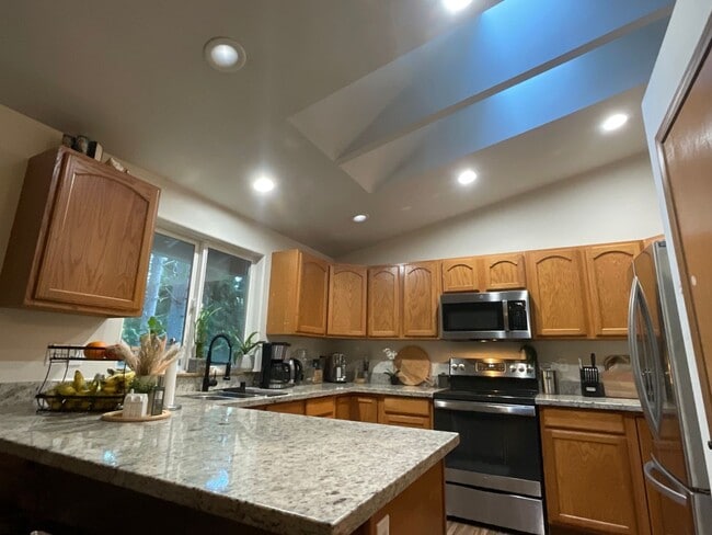 Building Photo - Beautiful 3 Bedroom, 2.5 Bath Home in Clearwood Community!