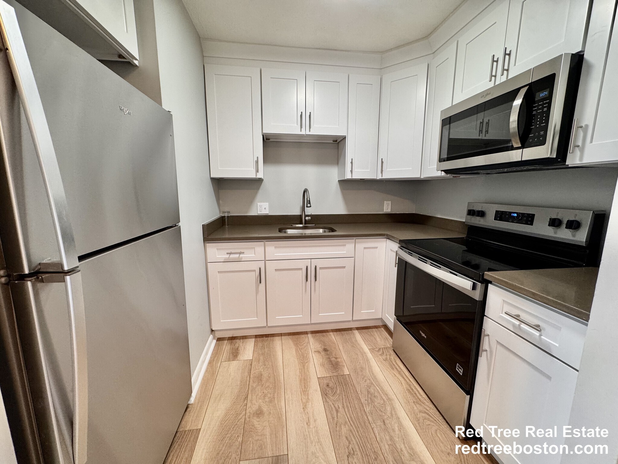 Building Photo - 837 River St