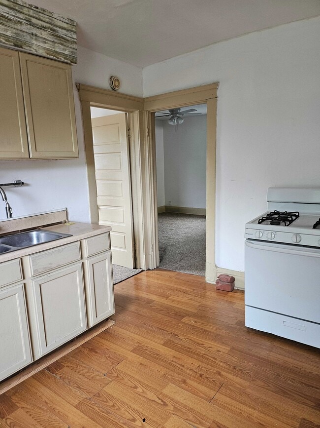 Building Photo - 15448 Calcutta Ave