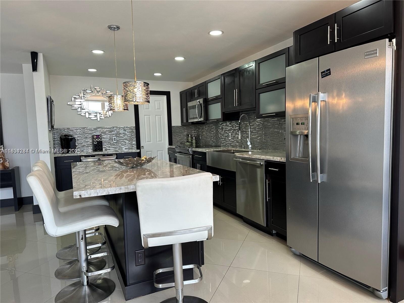 Building Photo - 2017 S Ocean Dr