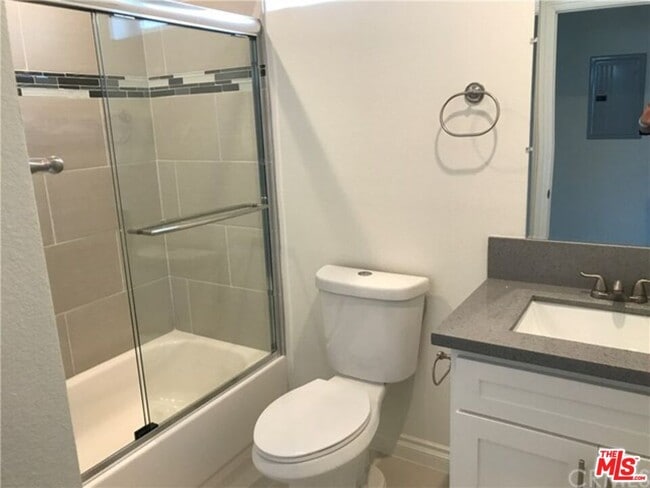 Building Photo - 963 N Wilton Pl