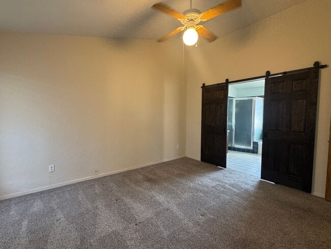 Building Photo - 3912 SW Parkridge Blvd