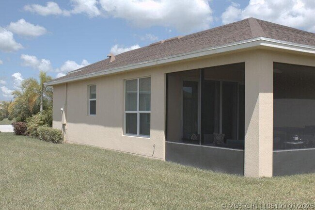 Building Photo - 10298 SW Silverberry Ct