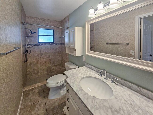Building Photo - 6107 Evergreen Cir