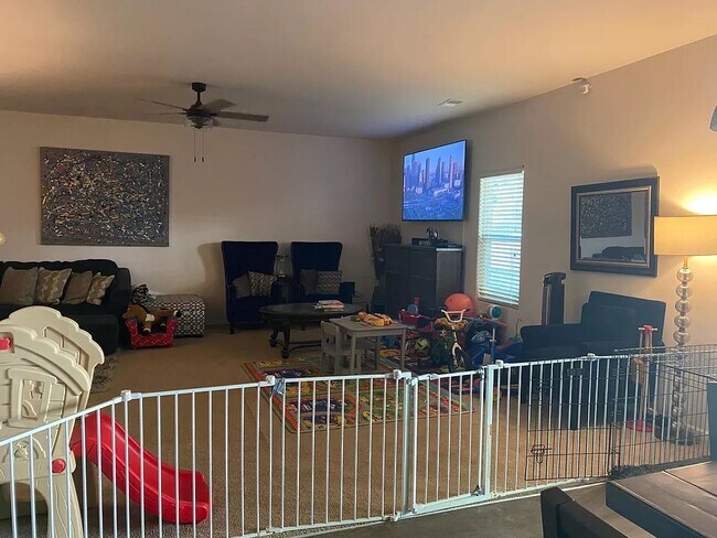 Family Room - Fully Furnished with TV - 2001 Boulder Ct