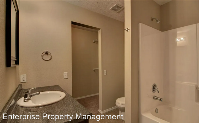 Building Photo - 3 br, 2 bath House - 1050 S Strasbourg Ave