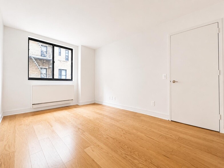 Building Photo - 323 W 96th St