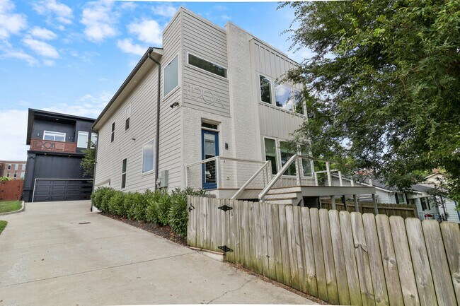 Primary Photo - 1120 38th Ave N