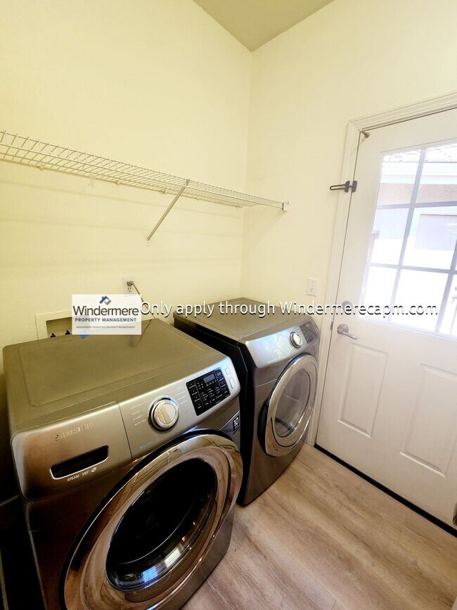 Building Photo - Bright 3 bedroom, 2 bath in Gated Community of Bentley Square!