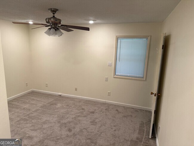 Building Photo - 5254 Deer Run Dr SW