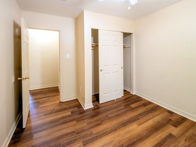 Building Photo - 10 Oak Dr