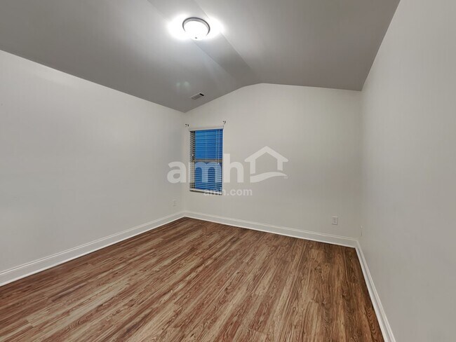 Building Photo - 460 Omnia Ridge Way