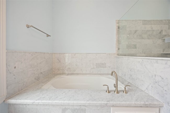 Building Photo - 609 Rutland St