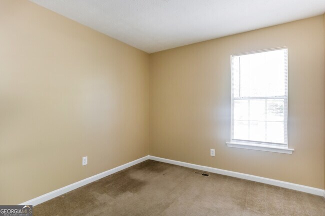 Building Photo - 595 Deering Dr