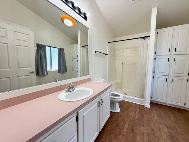 Building Photo - Charming 2-Bedroom Home with Office & Lake...
