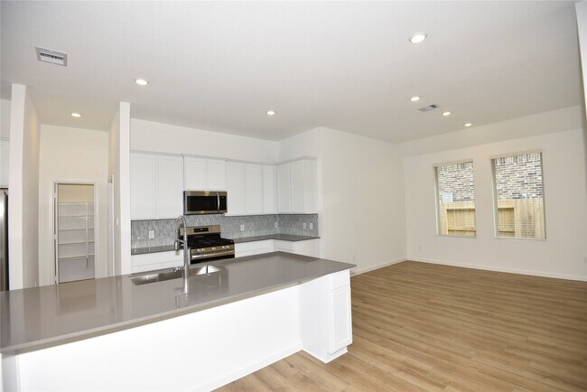 Building Photo - 15524 Leopard Lily Ln