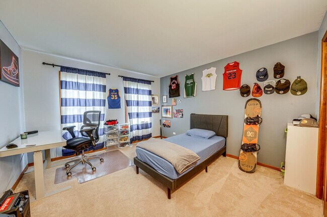 Building Photo - 3423 Goldfinch Dr