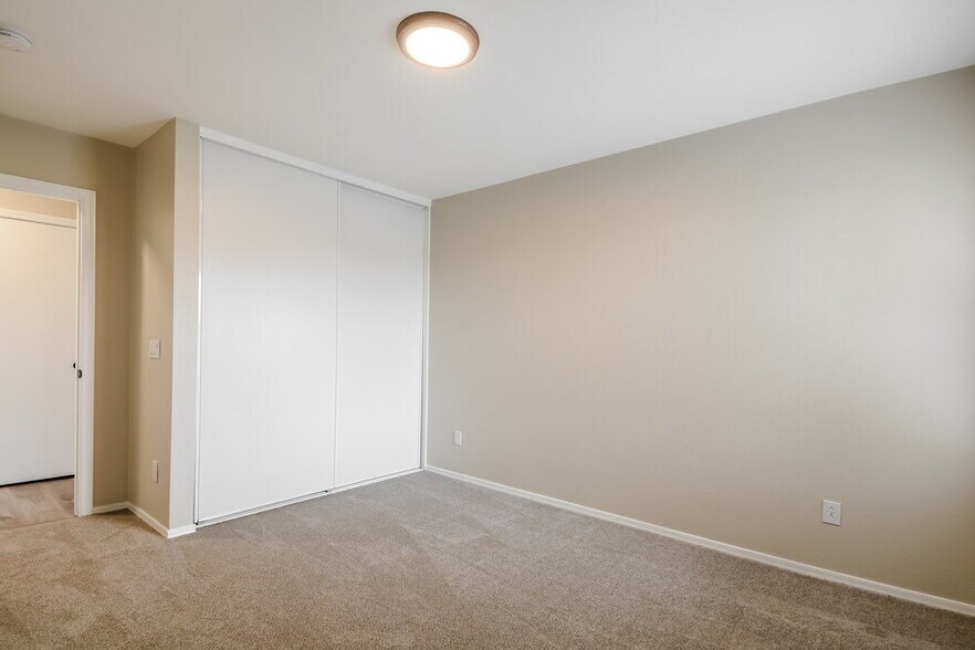 Building Photo - 15331 W Cameron Cir