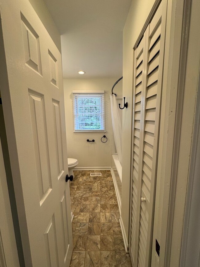 Building Photo - Black Mountain Gem Near Lake Tomahawk!