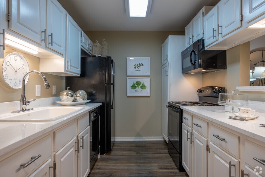 2BR,2BA_Barbaretta_1024 SqFt - South Pointe Apartments and Homes