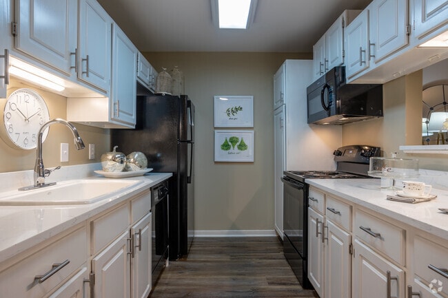 Barbaretta Kitchen - South Pointe Apartments and Homes