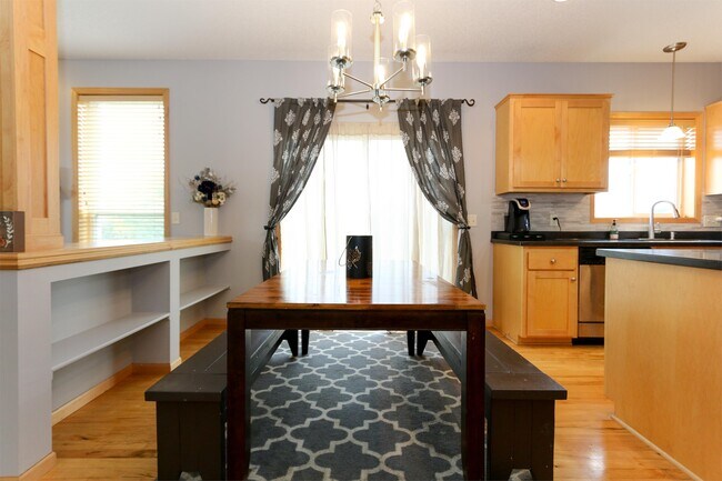 Building Photo - 1715 Fox Run