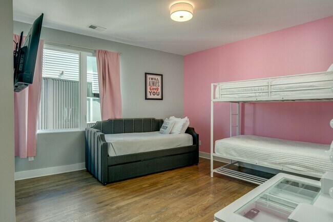 Building Photo - 2910 Felicia St