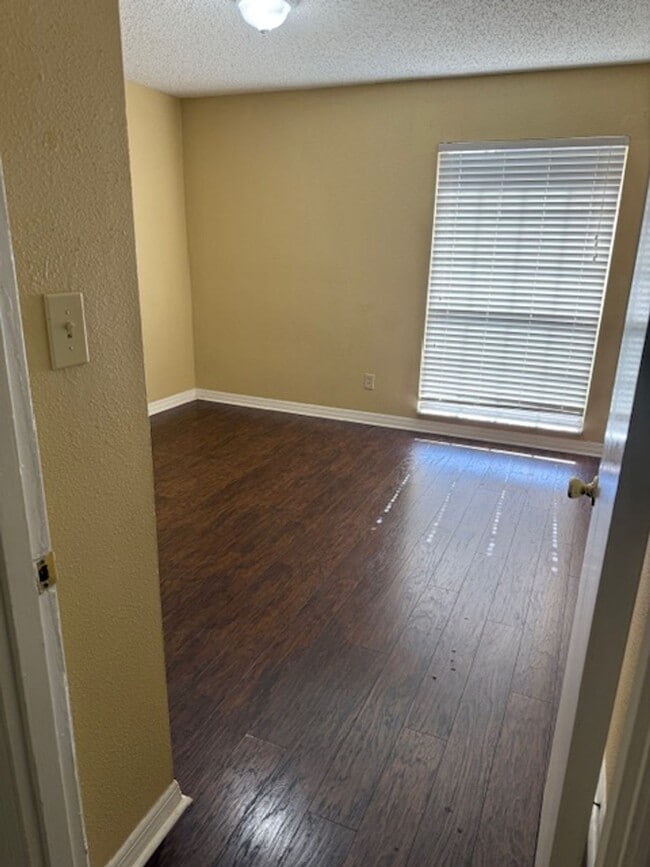 Building Photo - SERRAVELLA 2-BEDROOM CONDO