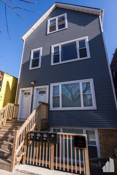 Primary Photo - 2437 N Ashland Ave