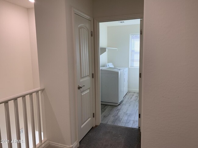 Building Photo - 9817 E Specter Dr