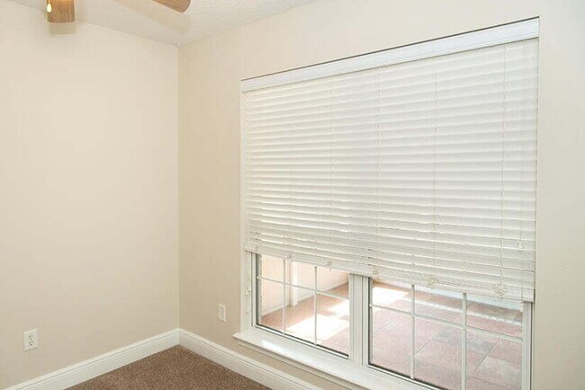 Building Photo - Spacious 4-Bedroom Sanctuary in gated comm...