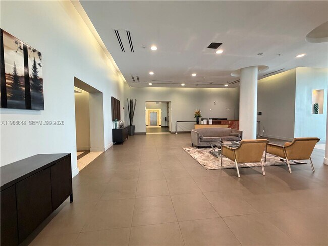 Building Photo - 665 NE 25th St