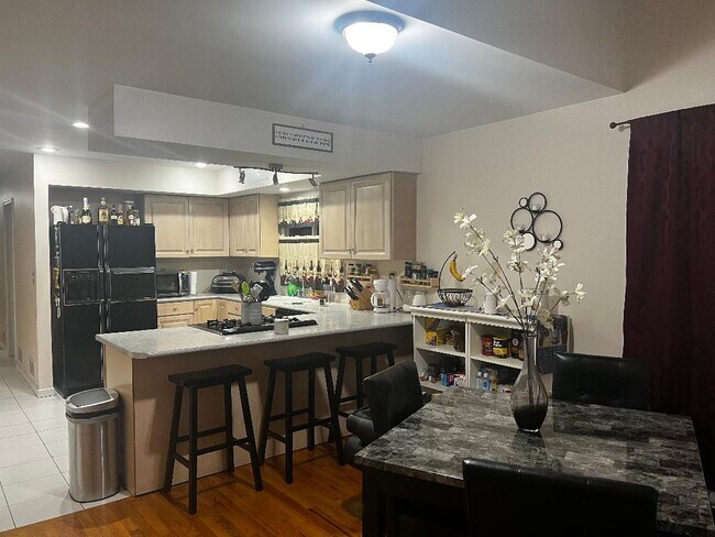 Building Photo - 1011 Ringwood Ave