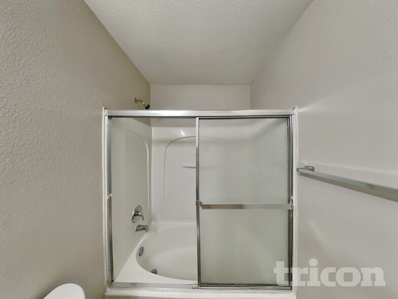 Building Photo - 2311 Shady Birch Dr