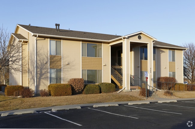 Primary Photo - Pinecone/Mayfield Apartments