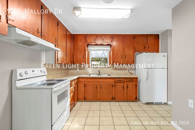 Building Photo - 5204 Mallory Dr