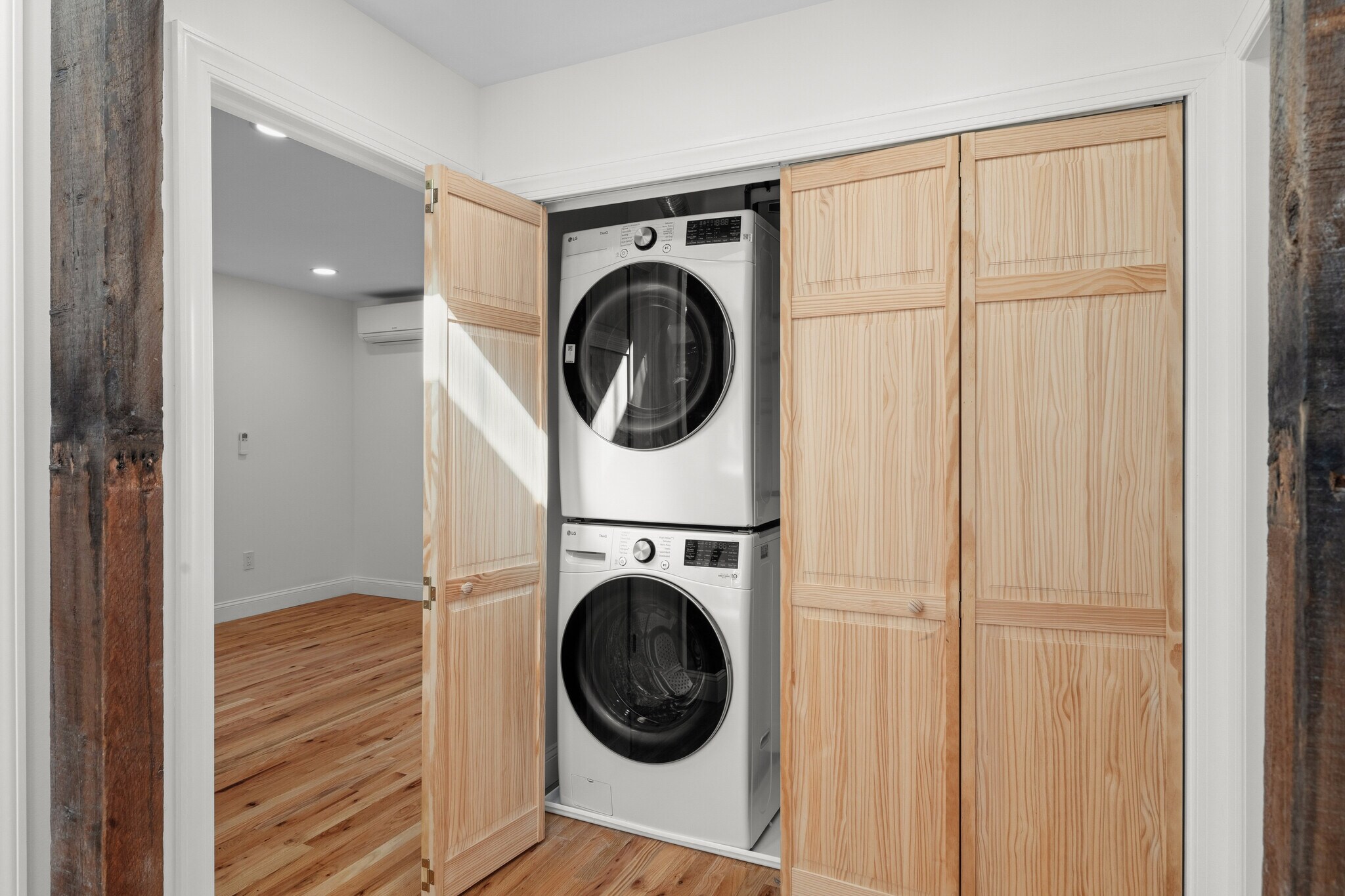 Building Photo - 131 W Walnut Ln