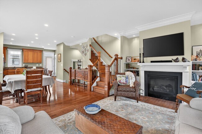 Building Photo - 2601 Hume Dr