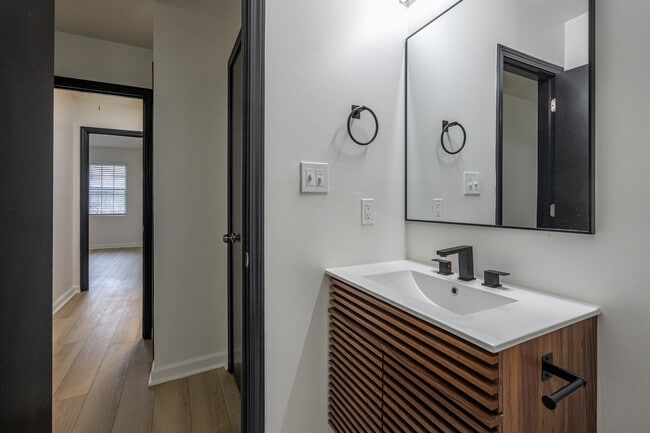 Building Photo - 1545 Springwood Dr SE