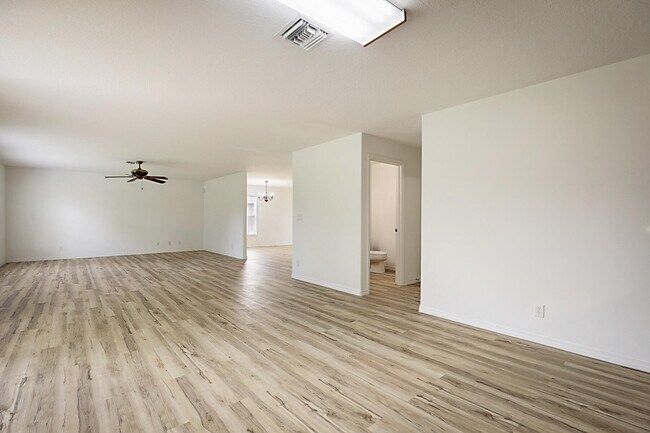 Building Photo - 617 SE Karrigan Terrace