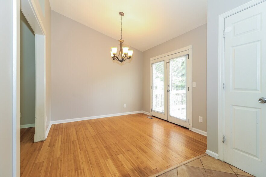Building Photo - 523 White Pines Dr
