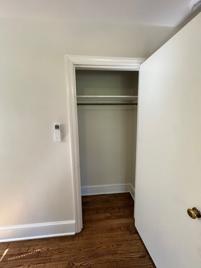 Building Photo - Central AVL - 1/1 Updated Apartment Ready ...