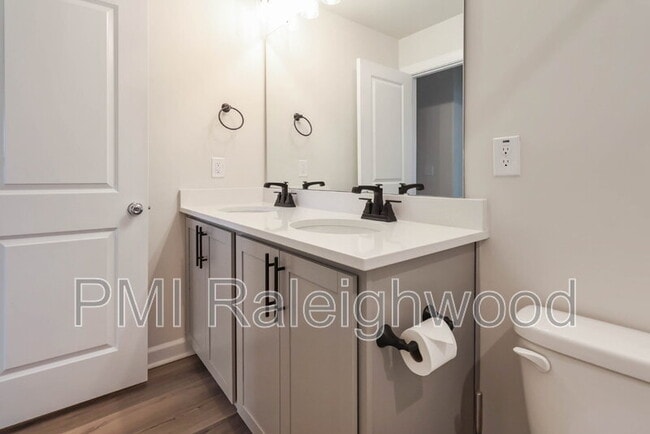 Building Photo - 521 Brittany Ct