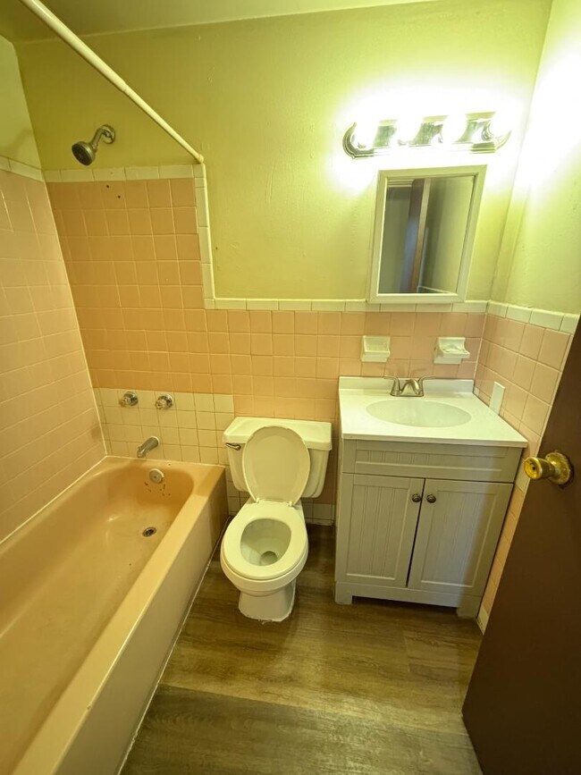 Building Photo - 409 Findlay St