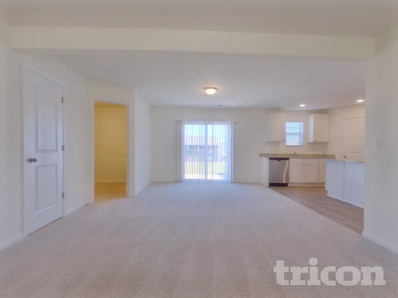 Building Photo - 1080 Crescent Moon Lp