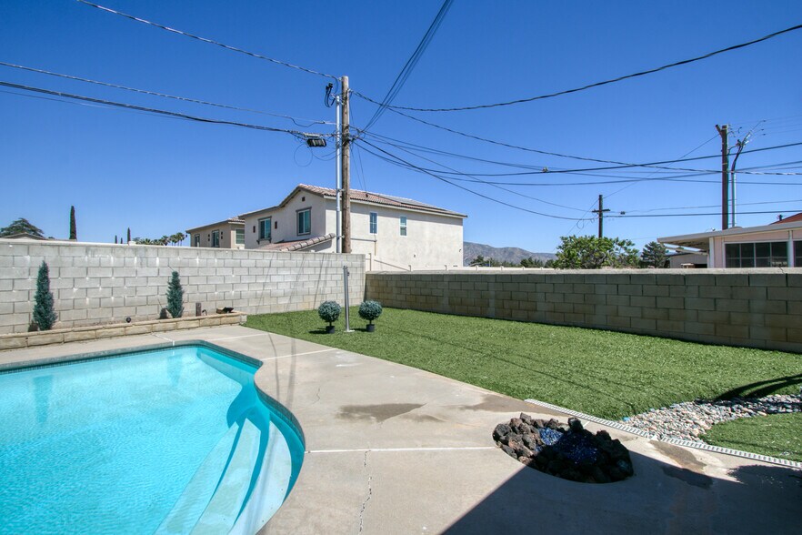 Building Photo - 1034 Thompson Ave N