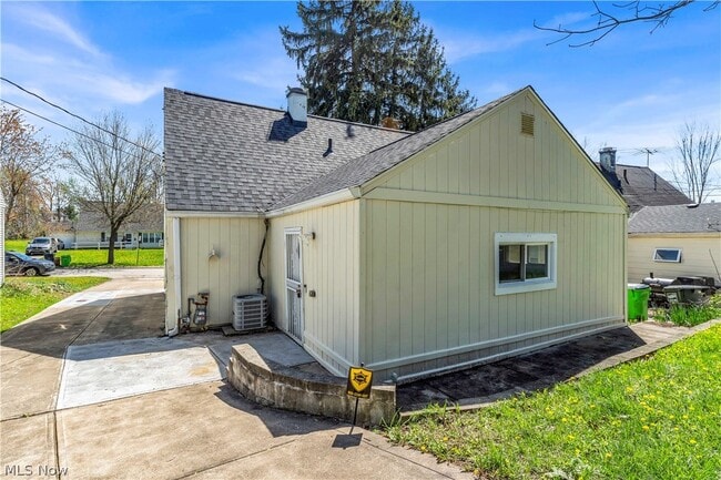 Building Photo - 20117 Butternut Ln